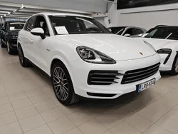Valkoinen Käytetty 2021 Porsche Cayenne Katumaasturi | 74 800 € (Hyvä tarjous)