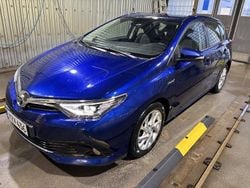 Käytetty 2018 Toyota Auris Hybrid Active Viistoperä | 18 980 € (Perustarjous)