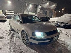 Valkoinen Käytetty 2001 VW Passat Sedan | 2 990 €