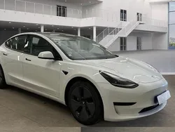 Käytetty 2021 Tesla Model 3 Standard Range Plus Sedan | 25 900 € (Hieman kallis)