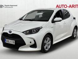 Valkoinen Käytetty 2020 Toyota Yaris Hybrid Active Viistoperä | 18 590 € (Hieman kallis)