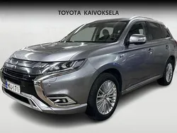 Harmaa Käytetty 2019 Mitsubishi Outlander P-HEV Comfort Edition Katumaasturi | 18 990 € (Hyvä tarjous)