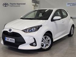 Valkoinen Käytetty 2024 Toyota Yaris Hybrid Active Viistoperä | 22 890 € (Perustarjous)