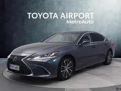 Harmaa Käytetty 2024 Lexus ES300H Business Edition Sedan | 47 480 € (Perustarjous)