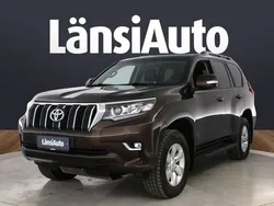 Ruskea Käytetty 2019 Toyota Land Cruiser Luxury Katumaasturi | 66 590 € (Hyvä tarjous)