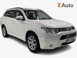 Valkoinen Käytetty 2014 Mitsubishi Outlander P-HEV Instyle Farmari | 9 400 € (Perustarjous)
