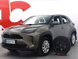 Ruskea (beige) Käytetty 2023 Toyota Yaris Cross Active Katumaasturi | 26 490 € (Perustarjous)