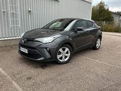 Harmaa Käytetty 2021 Toyota C-HR Edition Katumaasturi | 24 600 € (Perustarjous)