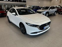 Valkoinen Käytetty 2023 Mazda 3 Vision Sedan | 25 900 € (Perustarjous)