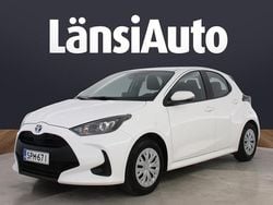 Valkoinen Käytetty 2023 Toyota Yaris Hybrid Active Viistoperä | 20 690 € (Perustarjous)