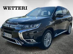 Musta Käytetty 2019 Mitsubishi Outlander P-HEV Instyle Katumaasturi | 19 100 € (Perustarjous)