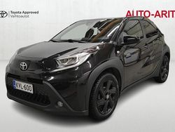 Musta Käytetty 2023 Toyota Aygo X Multidrive S Katumaasturi | 15 900 € (Perustarjous)