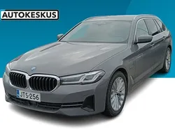 Harmaa Käytetty 2022 BMW 530e Comfort Edition Farmari | 35 990 € (Perustarjous)