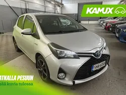 Hopea / harmaa Käytetty 2016 Toyota Yaris Hybrid Style Sedan | 9 790 € (Supertarjous)