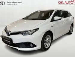 Valkoinen Käytetty 2017 Toyota Auris Touring Sports Active Farmari | 13 990 € (Perustarjous)