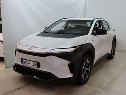 Valkoinen Käytetty 2022 Toyota bZ4X Active Katumaasturi | 30 900 € (Perustarjous)