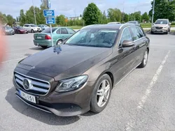 Ruskea Käytetty 2017 Mercedes E220 Business Farmari | 22 480 € (Perustarjous)