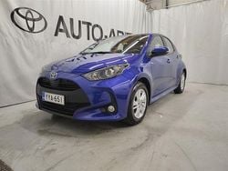 Sininen Käytetty 2024 Toyota Yaris Viistoperä | 22 900 € (Hieman kallis)
