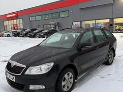 Musta Käytetty 2013 Skoda Octavia Experience Farmari | 8 890 € (Perustarjous)