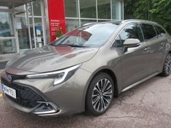 Ruskea (beige) Käytetty 2023 Toyota Corolla Style Farmari | 29 900 € (Hieman kallis)