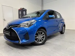 Sininen Käytetty 2015 Toyota Yaris Hybrid Active Viistoperä | 13 570 € (Kallis)