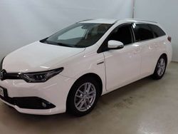 Valkoinen Käytetty 2017 Toyota Auris Touring Sports Active Farmari | 12 900 € (Perustarjous)