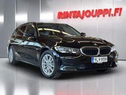 Musta Käytetty 2022 BMW 320e Farmari | 21 200 € (Perustarjous)
