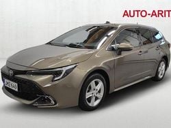Ruskea (beige) Käytetty 2023 Toyota Corolla Edition Farmari | 32 900 € (Hieman kallis)