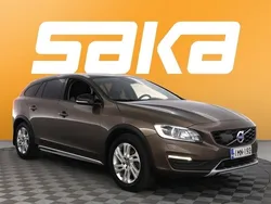 Ruskea Käytetty 2016 Volvo V60 CC Summum Farmari | 18 700 € (Perustarjous)