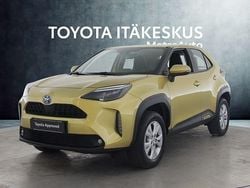 Keltainen Käytetty 2023 Toyota Yaris Cross Active Katumaasturi | 27 890 € (Perustarjous)