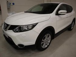 Valkoinen Käytetty 2015 Nissan Qashqai Acenta Katumaasturi | 9 700 € (Hieman kallis)