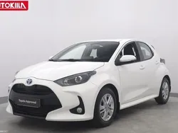 Valkoinen Käytetty 2023 Toyota Yaris Active Sedan | 19 250 € (Perustarjous)