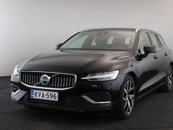 Musta Käytetty 2022 Volvo V60 Core Farmari | 25 900 €