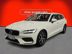 Valkoinen Käytetty 2020 Volvo V60 Momentum Farmari | 29 890 € (Perustarjous)