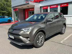 Ruskea Käytetty 2017 Toyota RAV4 Hybrid Active Katumaasturi | 22 690 € (Perustarjous)