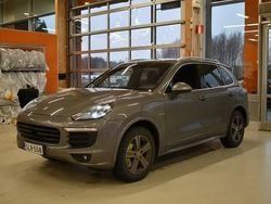 Käytetty 2015 Porsche Cayenne S E-Hybrid Katumaasturi | 23 400 €