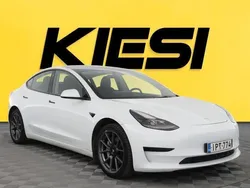 Valkoinen Käytetty 2021 Tesla Model 3 Standard Range Plus Sedan | 23 880 € (Perustarjous)