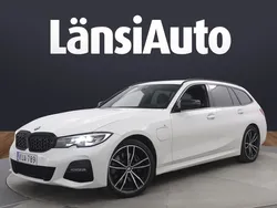 Valkoinen Käytetty 2020 BMW 330e M Sport Farmari | 29 790 € (Perustarjous)