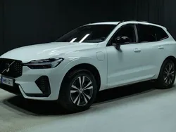 Met. valkoinen Käytetty 2022 Volvo XC60 R-Design Katumaasturi | 43 800 € (Supertarjous)