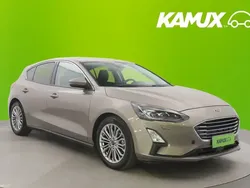 Hopea / harmaa Käytetty 2018 Ford Focus Titanium Sedan | 13 590 € (Perustarjous)