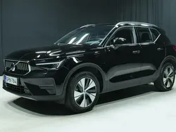 Käytetty 2023 Volvo XC40 Core Katumaasturi | 34 900 € (Perustarjous)