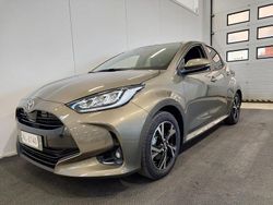 Ruskea Uusi 2025 Toyota Yaris Hybrid Plus Viistoperä | 25 900 € (Perustarjous)