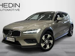 Harmaa Käytetty 2021 Volvo V60 CC Business Edition Farmari | 39 900 € (Perustarjous)