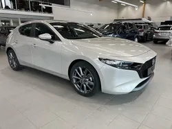 Ruskea Uusi 2025 Mazda 3 Center-Line Viistoperä | 36 284 € (Hieman kallis)