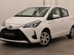 Valkoinen Käytetty 2018 Toyota Yaris Hybrid Active Viistoperä | 13 480 € (Perustarjous)