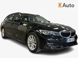 Musta Käytetty 2021 BMW 330e Farmari | 23 990 € (Supertarjous)