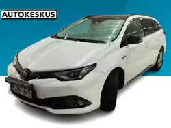 Valkoinen Käytetty 2018 Toyota Auris Touring Sports Edition Farmari | 12 990 € (Perustarjous)
