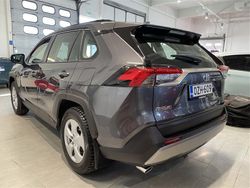 Harmaa Käytetty 2022 Toyota RAV4 Hybrid Active Katumaasturi | 38 870 € (Perustarjous)