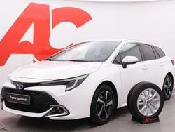 040 valkoinen Käytetty 2024 Toyota Corolla Anniversary Farmari | 31 990 € (Hieman kallis)