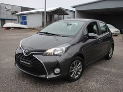 Harmaa Käytetty 2016 Toyota Yaris Active Viistoperä | 12 400 € (Perustarjous)